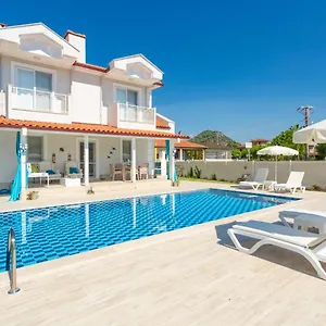  Villa Mina